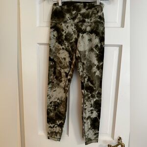 Lululemon- Dark green tie dye leggings